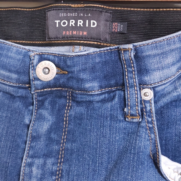 Torrid Sky High Skinny Jeans, Size 22 SHORT - Picture 3 of 4